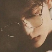 不寄红笺寄素帕