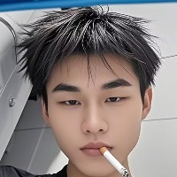 滚烫入喉月下饮酒